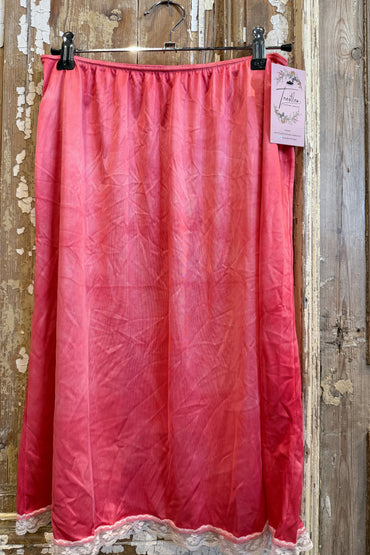 Large Dyed Slip