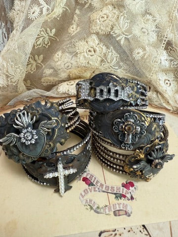 Small Open Close Bling Cuff