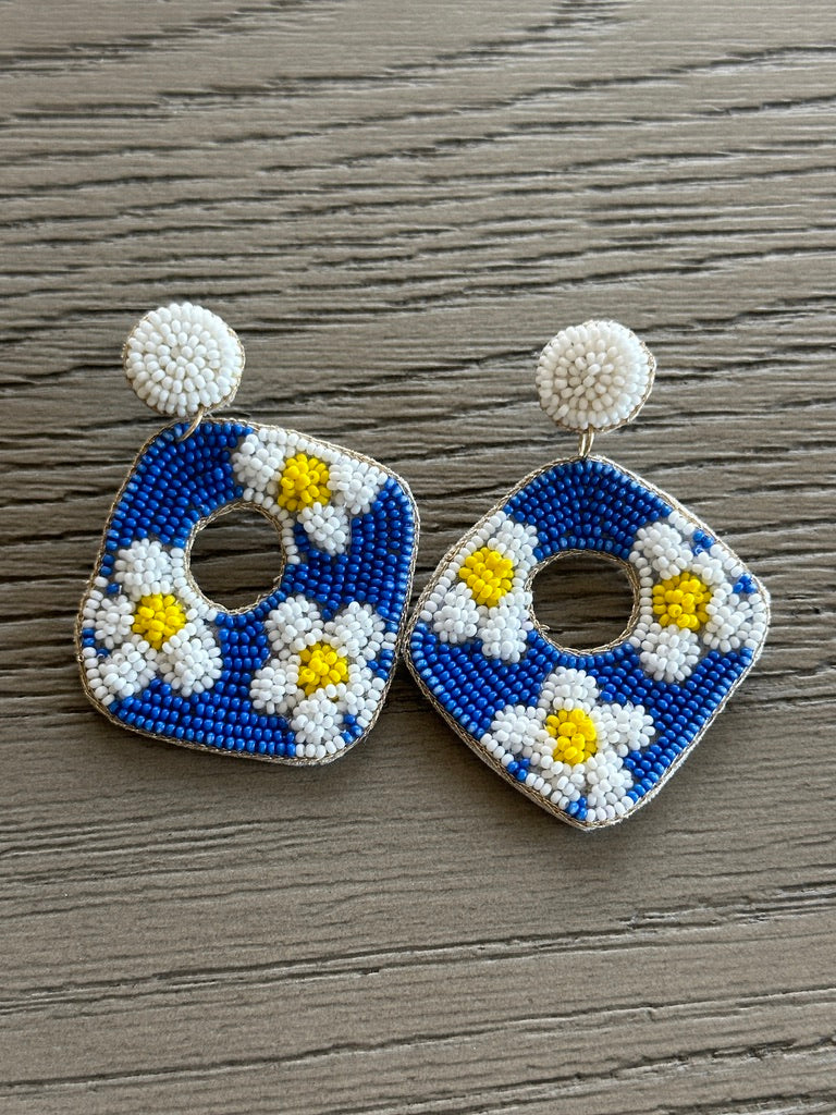 8405 Daisy Patch Seed Earrings