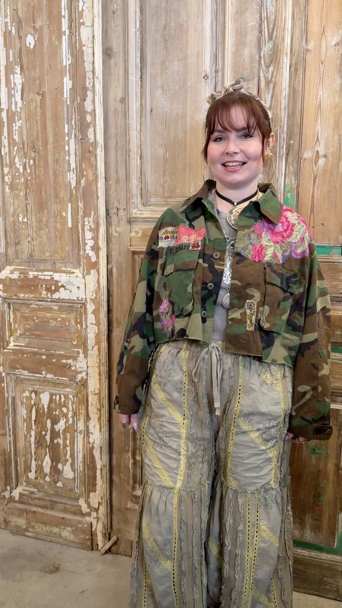 L/XL Cropped Camo Jacket