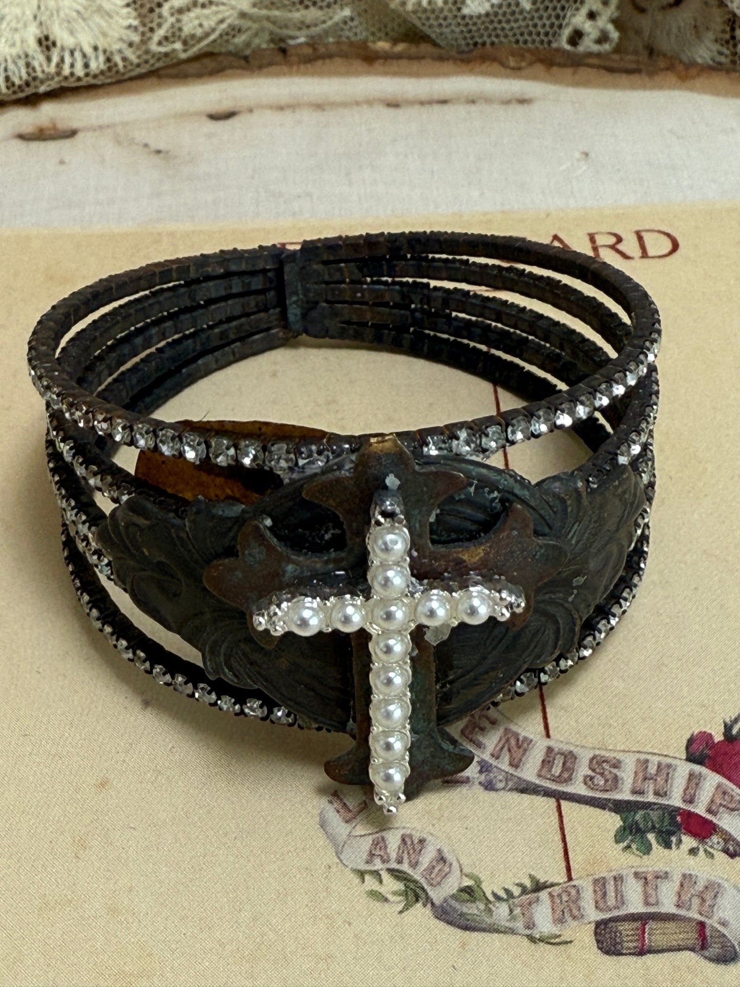 Small Open Close Bling Cuff