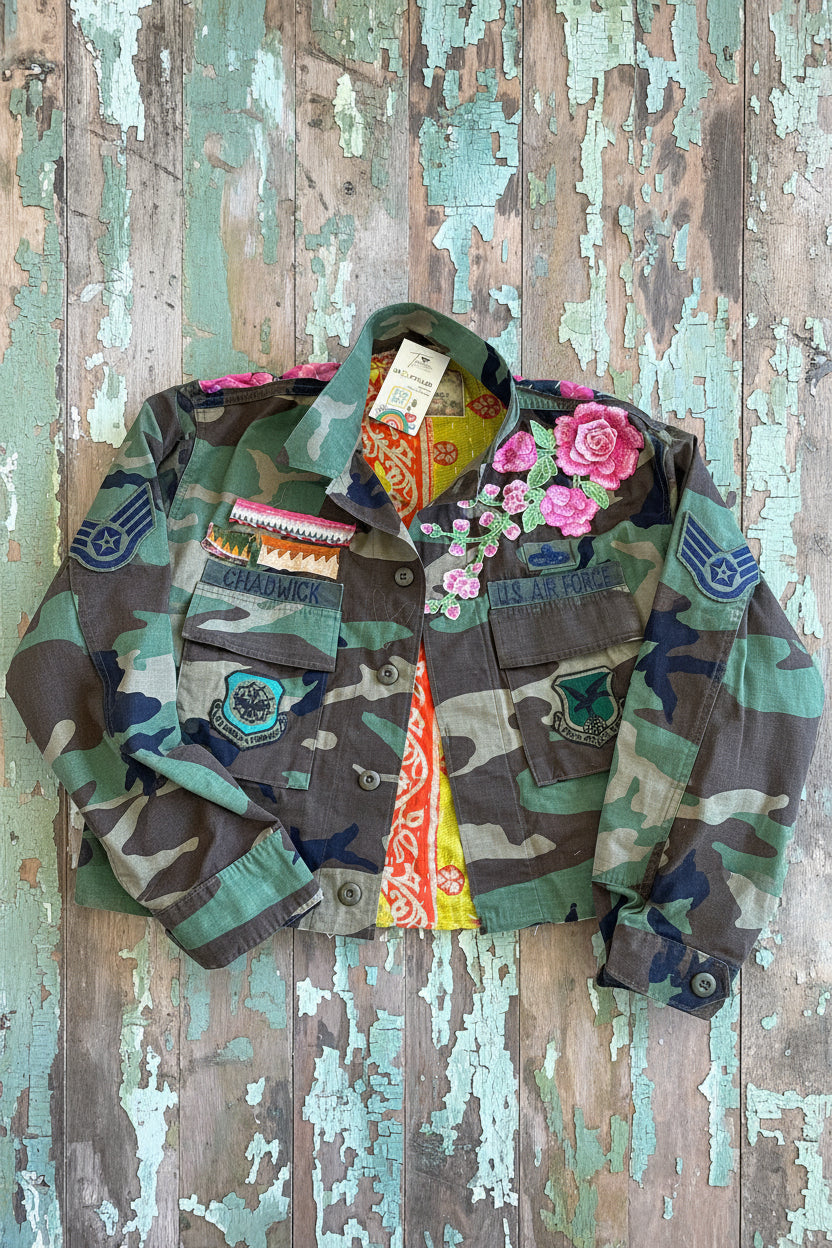 L/XL Cropped Camo Jacket