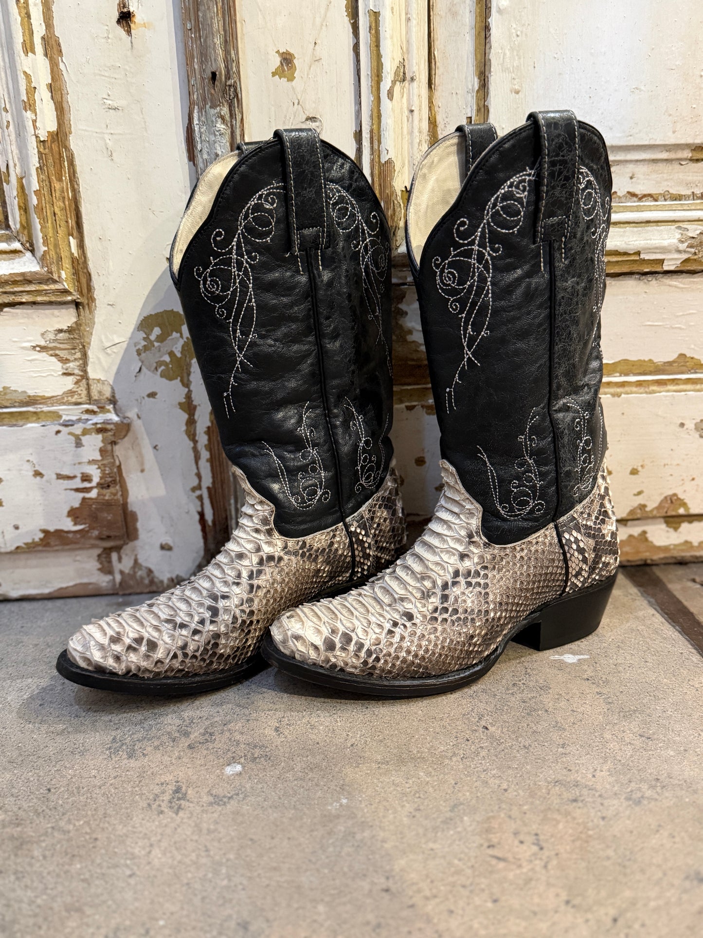 Size 6 Loved Cowboy Boots