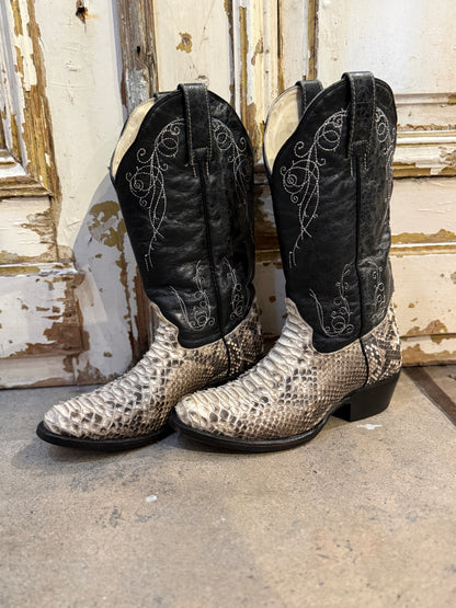 Size 6 Loved Cowboy Boots