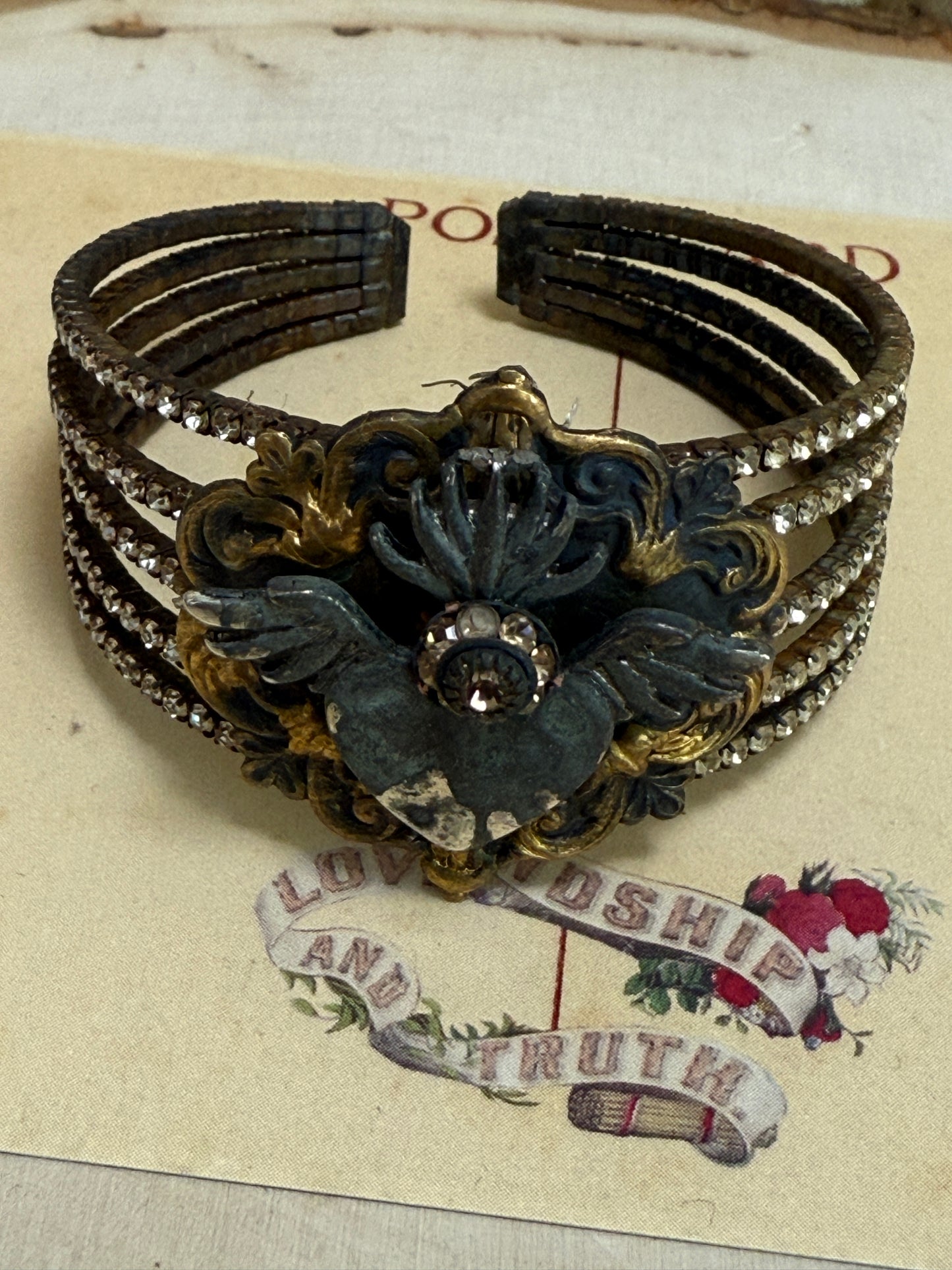 Small Open Close Bling Cuff