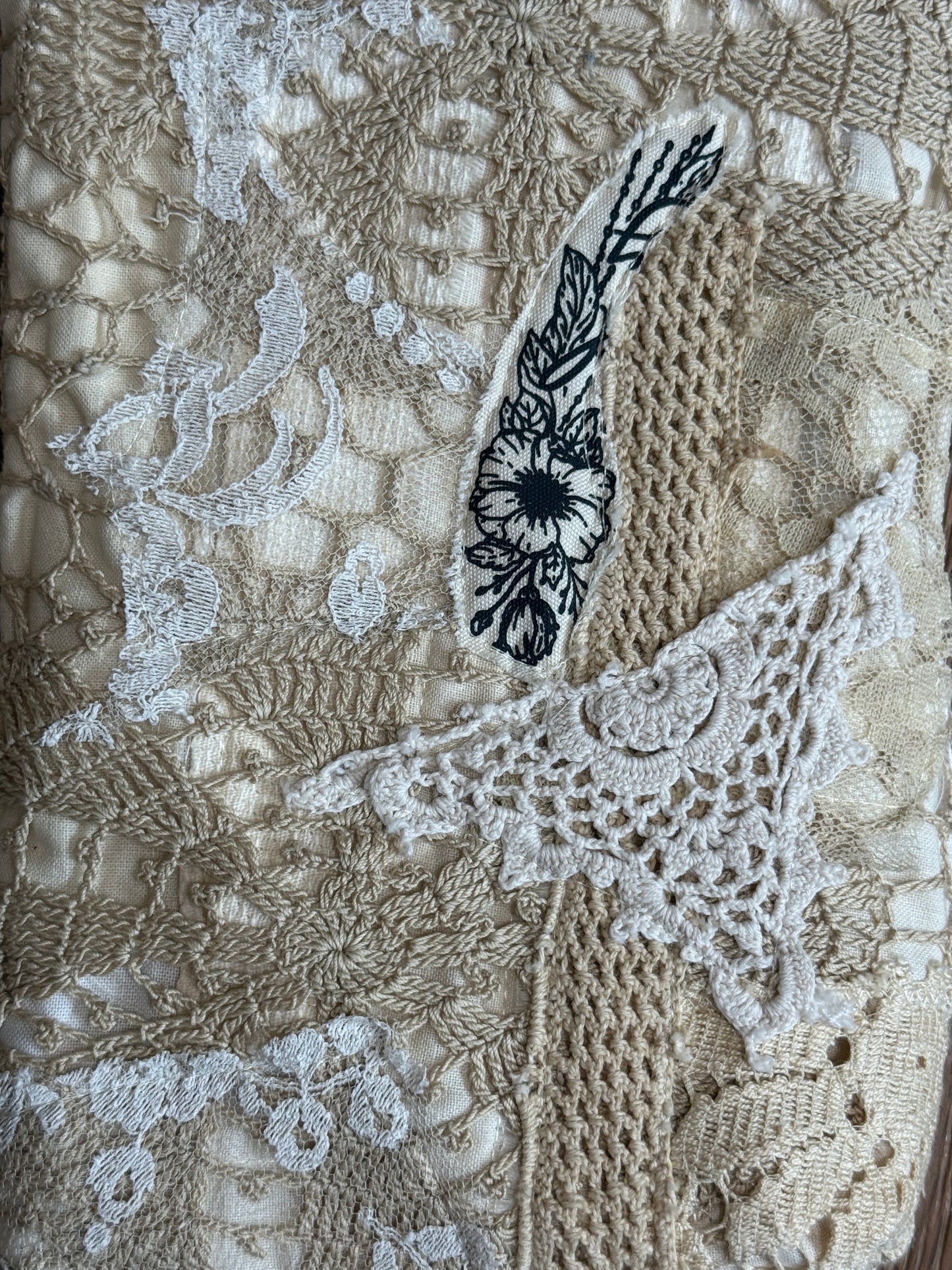 Vintage Lace Cell Bag
