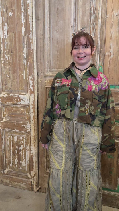 L/XL Cropped Camo Jacket