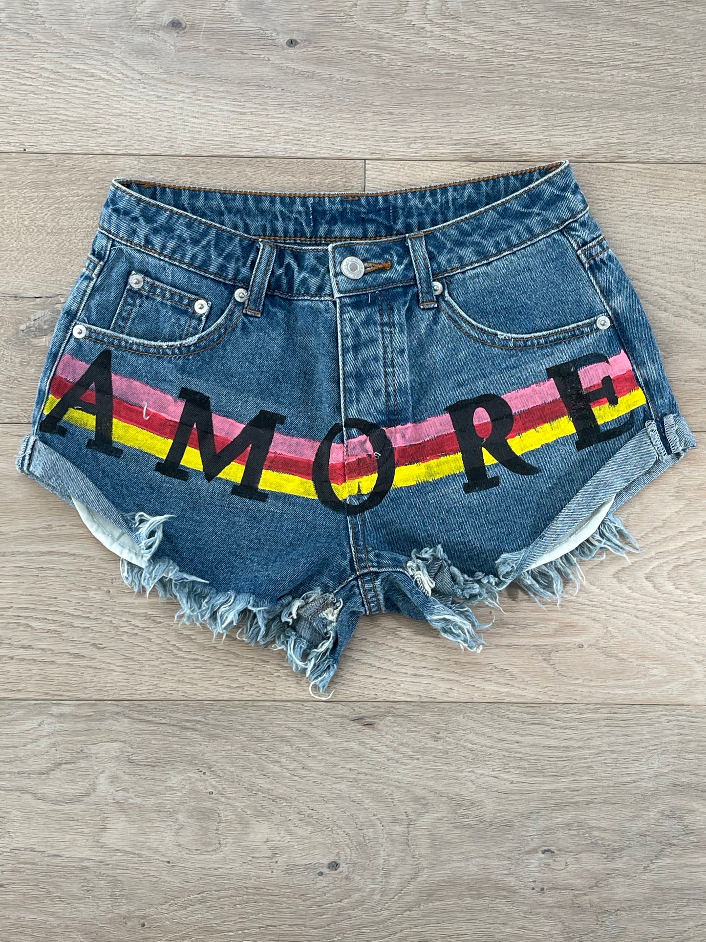 Amore Shorts